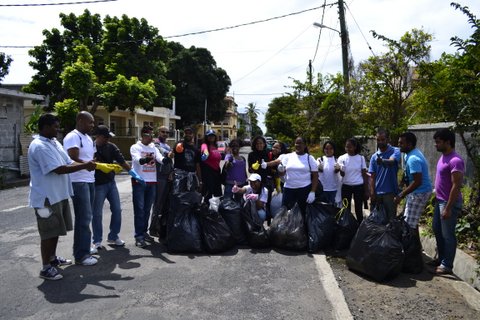 2012-09-09_mauritius_clean-up-mahebourg.JPG