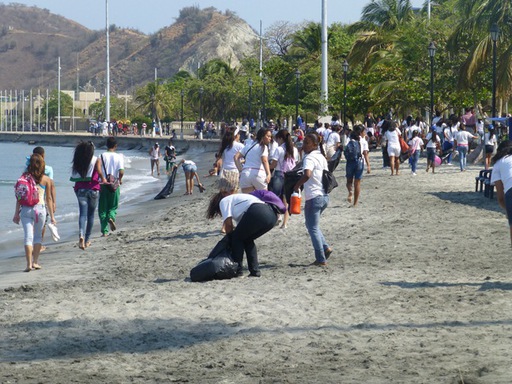 2013-02-23_colombia-santa-marta_clean-up-beach-school-children.JPG